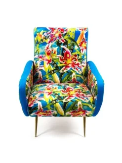 Armstoel flowers with holes