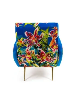 Armstoel flowers with holes