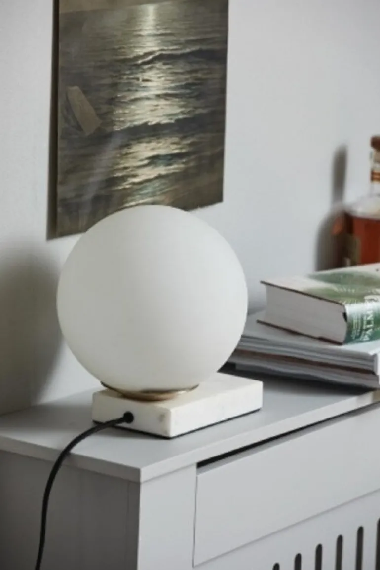 Enyo tafellamp - mat wit met marmer