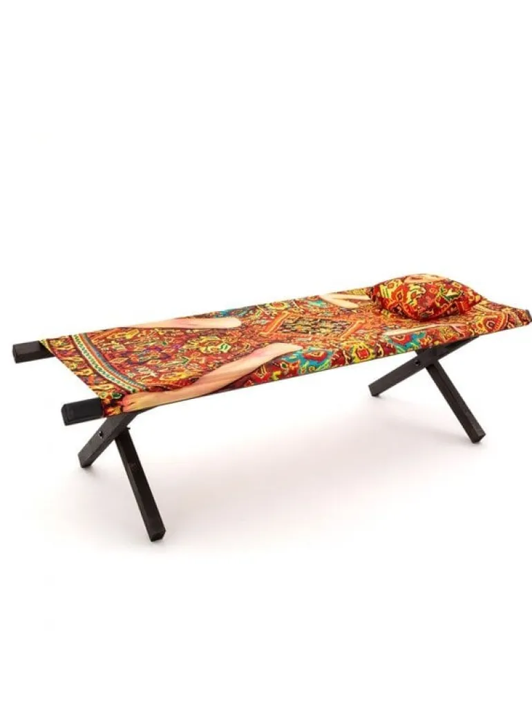 Lady on carpet ligbed - 16620