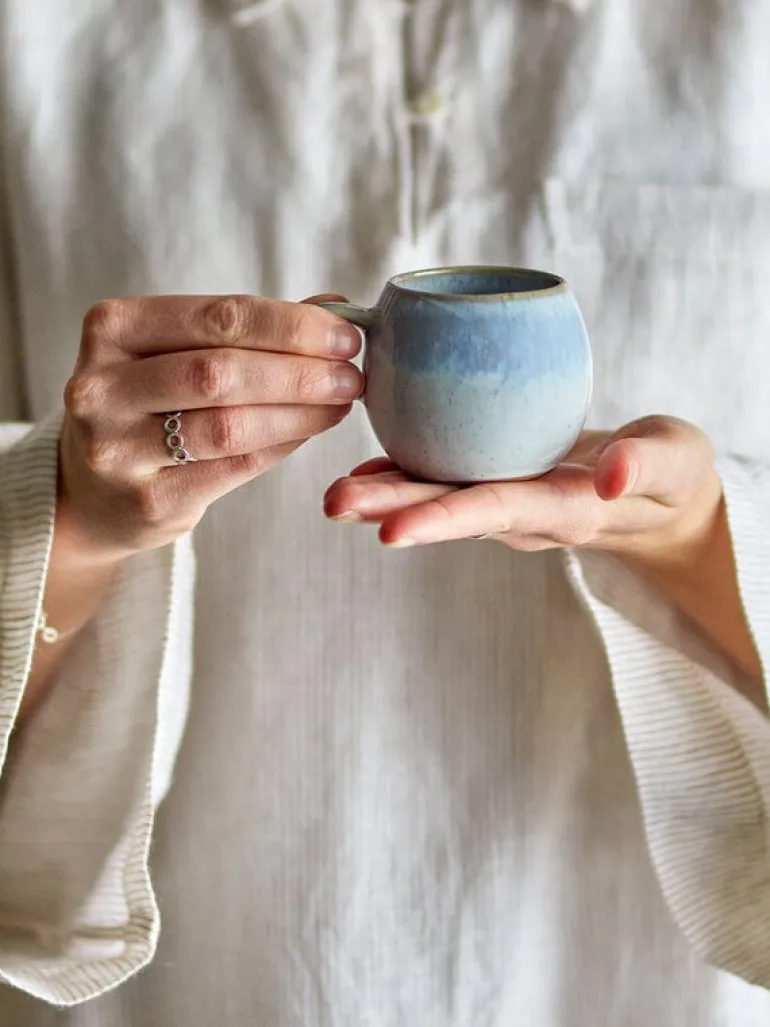 Paula espresso kopjes blauw set van 4 stuks - 82061625De Bloomingville Paula espresso kopjes worden geleverd in een set van 4 stuks. Beschikbaar in meerdere kleuren. Afmeting Ø7x6cm