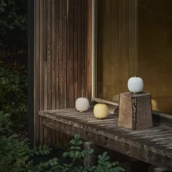 VL 45 radiohus portable lamp brass/glossy pale white glass - 5744171711